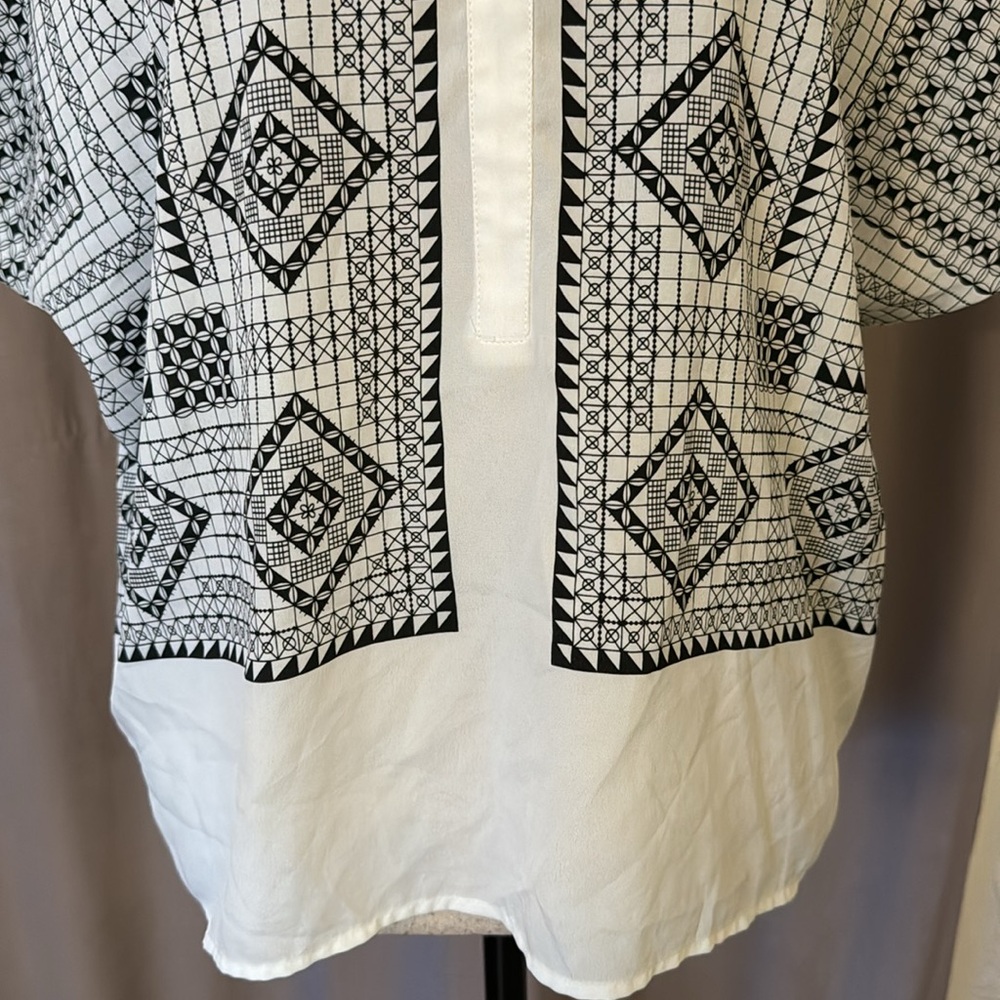 BCBGMaxAzria Black and White Graphic Boxy Blouse - Picture 3 of 8